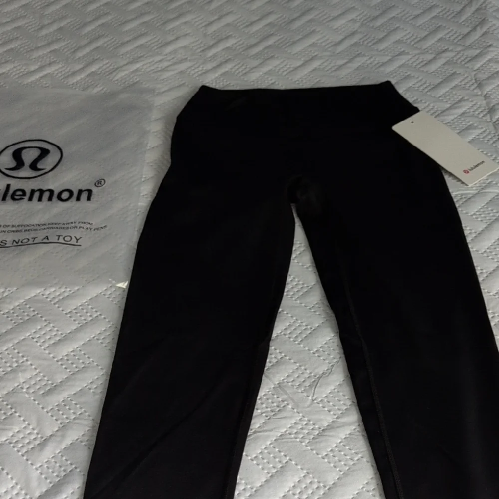 NWT Lululemon Women's Black Leggings - Picture 3 of 5